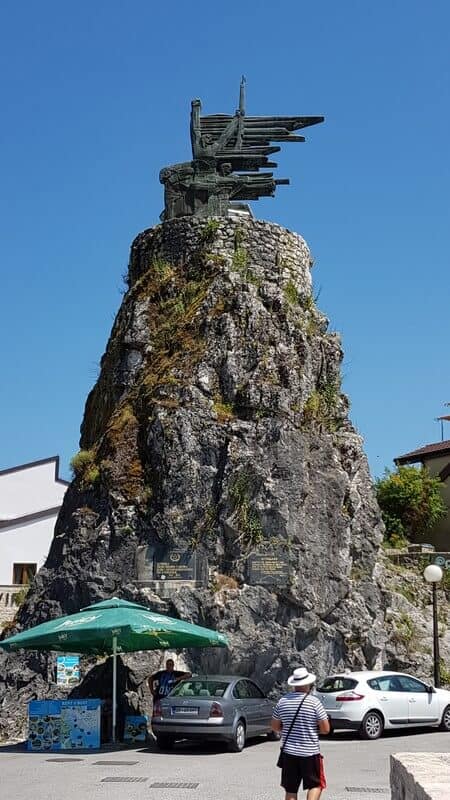Lake Skadar: Monument to the Partizans and Heroes of the World War II